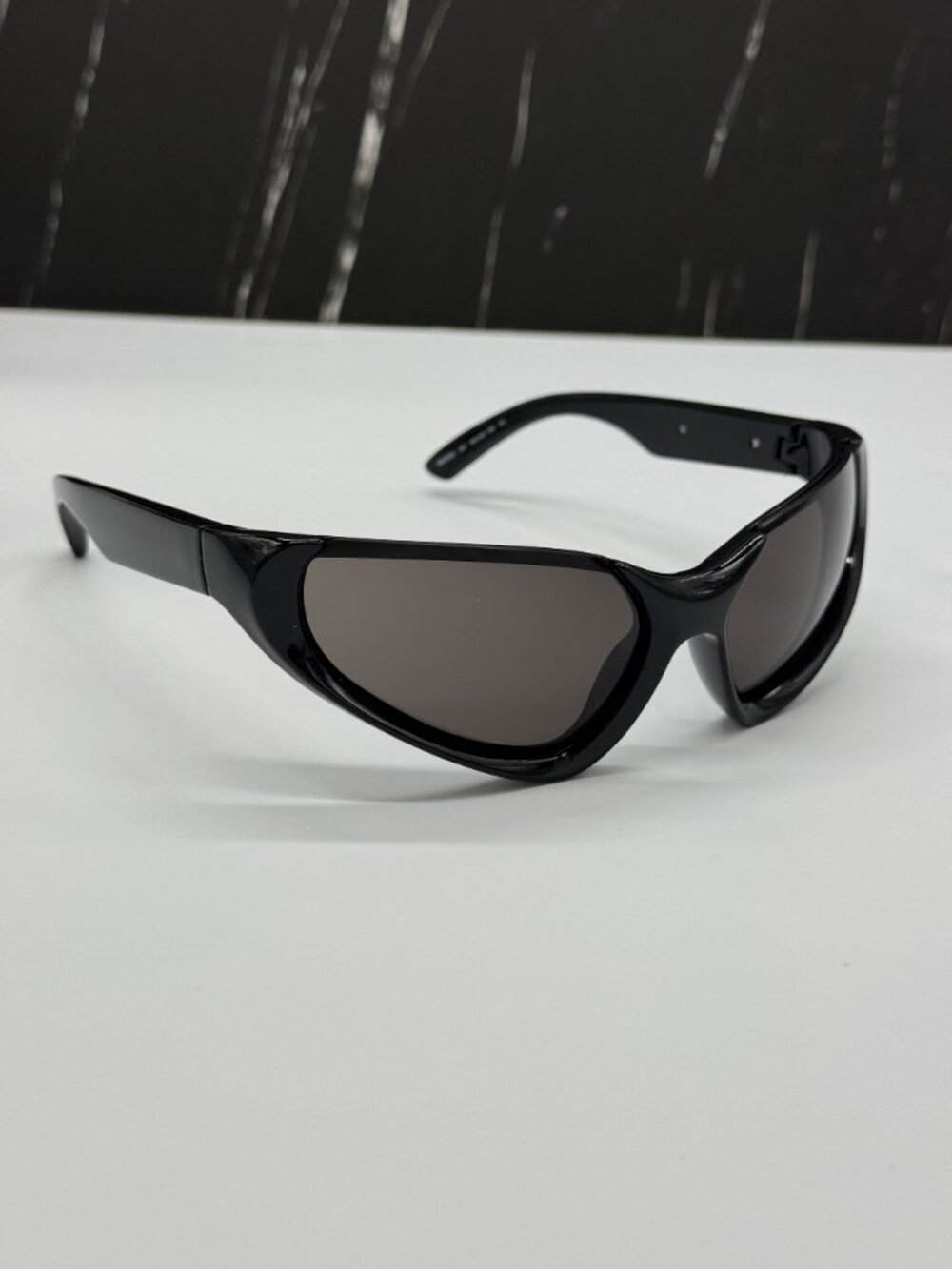 NEW BALENCIAGA BB0202S 001 BLACK OVERSIZED WOMEN SUNGLASSES BALENCIAGA EYEWEAR - Picture 8 of 12